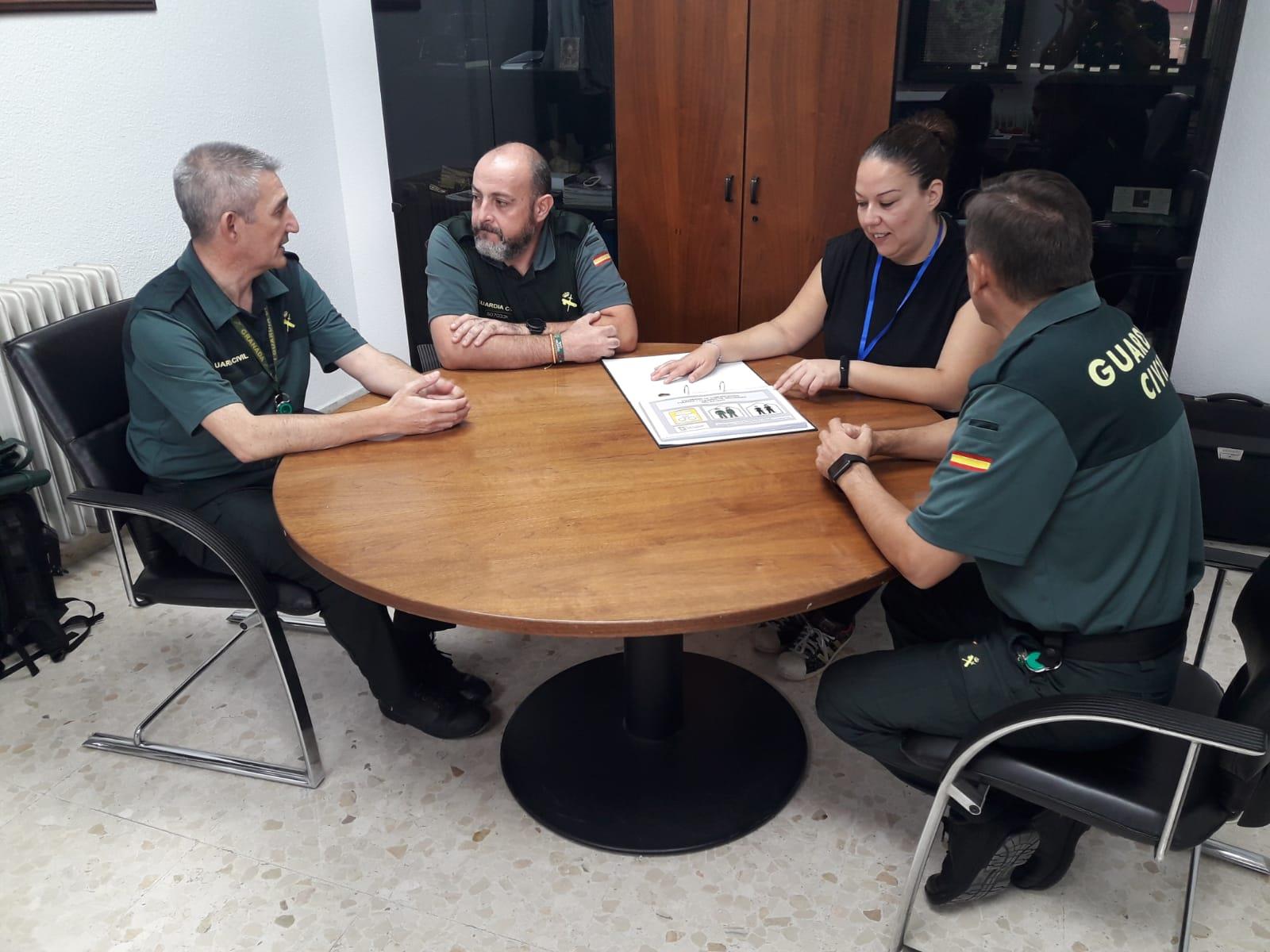 Presentación de cuaderno para la Guardia Civil.